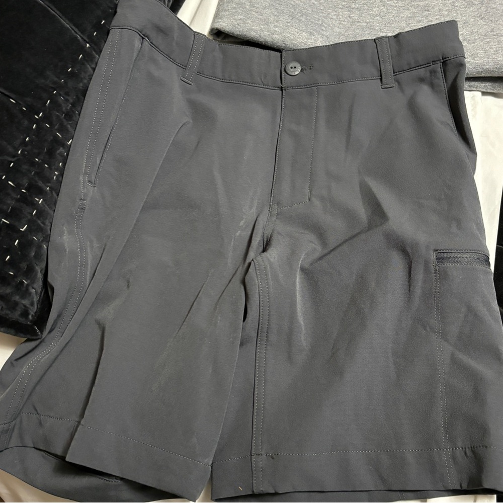 Black/Dark Gray North Face Shorts (30)